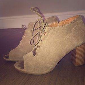 Women’s chunky heel size 7.5